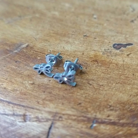 White Rhodium Butterfly earrings - Picture 3 of 3